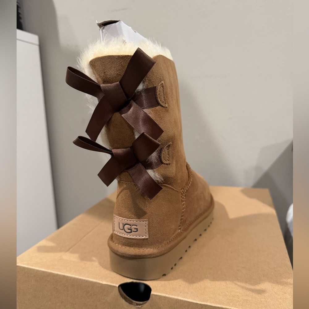 NWT UGG Chestnut Boots with Bailey Bows 🤎 - Picture 4 of 5